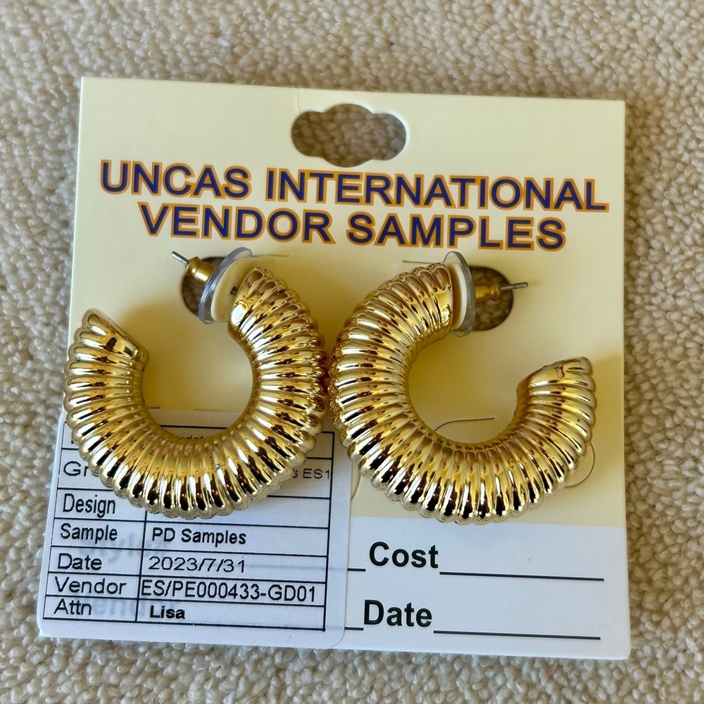 Chunky Gold Ribbed Hoop Earrings - Picture 5 of 5